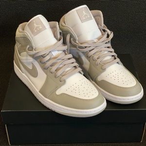 Air Jordan Mid (Smoke Grey)